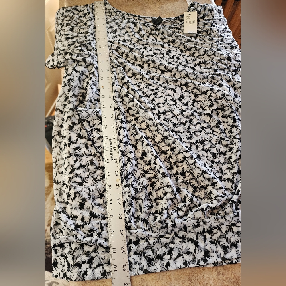 Lane Bryant Black, White, Gray Flutter Sleeve Blouse 14/16 NWT - Picture 7 of 8